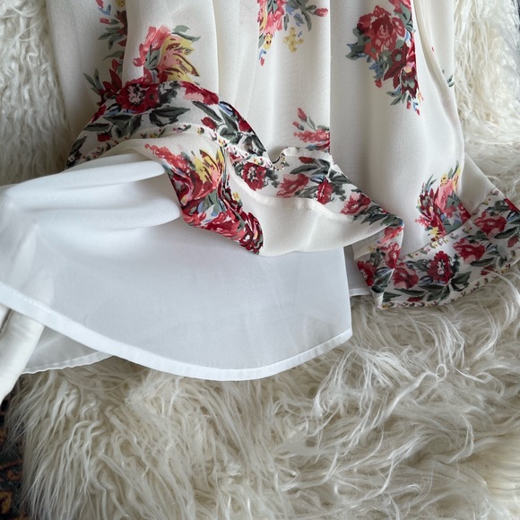 Beautiful Joie top with floral design - Picture 10 of 14